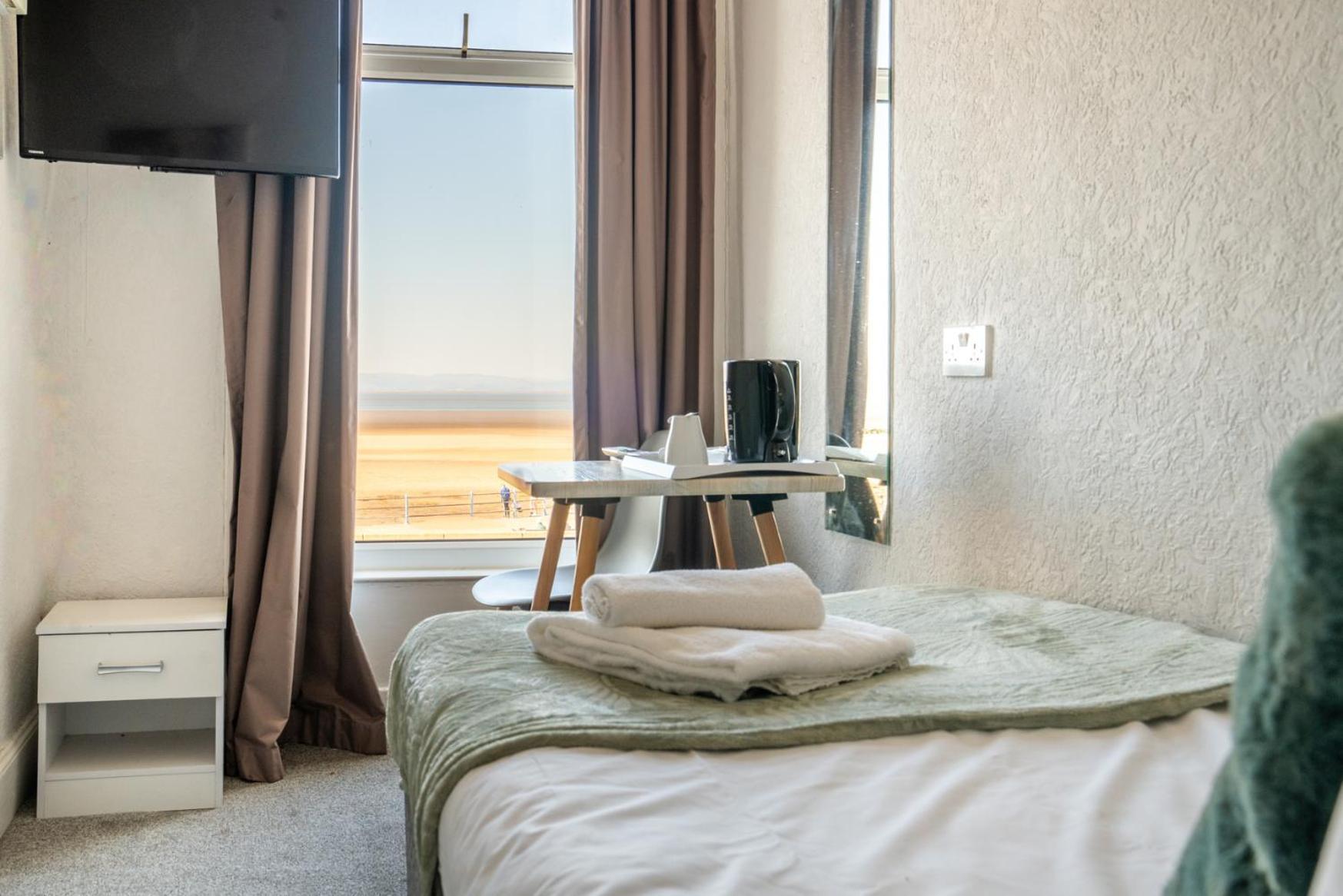 The Clifton Seafront Hotel Моркем Екстер'єр фото
